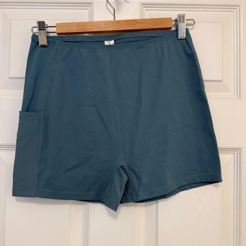 NWOT Halara Breezeful™ High Low 2-in-1 *Shorts Only*
